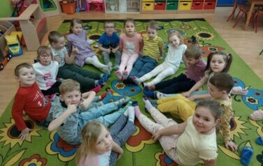 Dzień kolorowej skarpetki i dzień bez plecaka w przedszkolu - 22.03.2024. 5