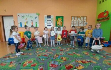 Dzień kolorowej skarpetki i dzień bez plecaka w przedszkolu - 22.03.2024. 14