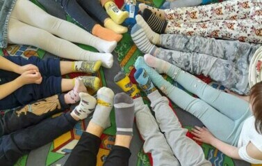 Dzień kolorowej skarpetki i dzień bez plecaka w przedszkolu - 22.03.2024. 16