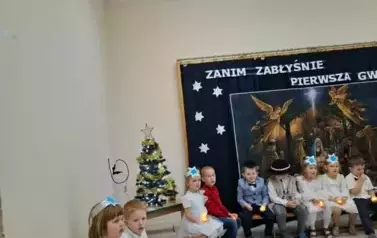 Kolędowanie w przedszkolu u Motylk&oacute;w 4