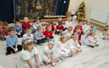 Kolędowanie w przedszkolu u Motylk&oacute;w 48