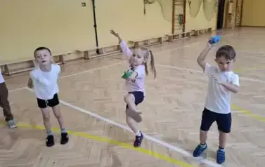 Zajęcia sportowe u "Krasnali" 7