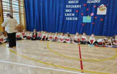 Dzień Babci i Dziadka u "Krasnali" i "S&oacute;wek" 37