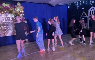 Bal choinkowy klas 4-8 1