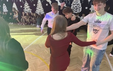 Bal choinkowy klas 4-8 38