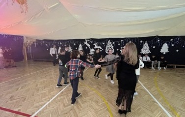 Bal choinkowy klas 4-8 54