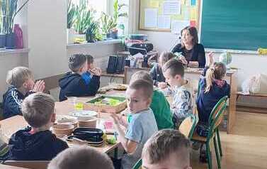 Warsztaty ekologiczne dla klas I-III "O czystości w&oacute;d" 58