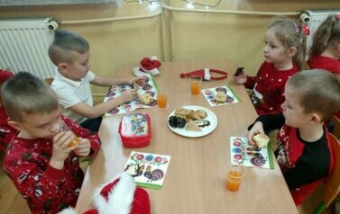 Mikołajki i kiermasz mikołajkowy - 6.12.2022 78