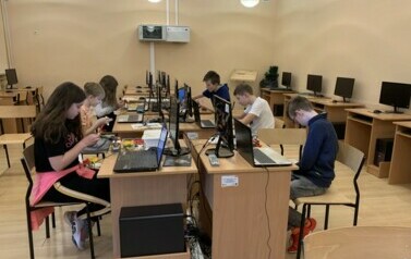 "W świecie robot&oacute;w" 76