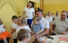 Dzień Mamy i Taty w grupie 3 i 4 - latk&oacute;w 15